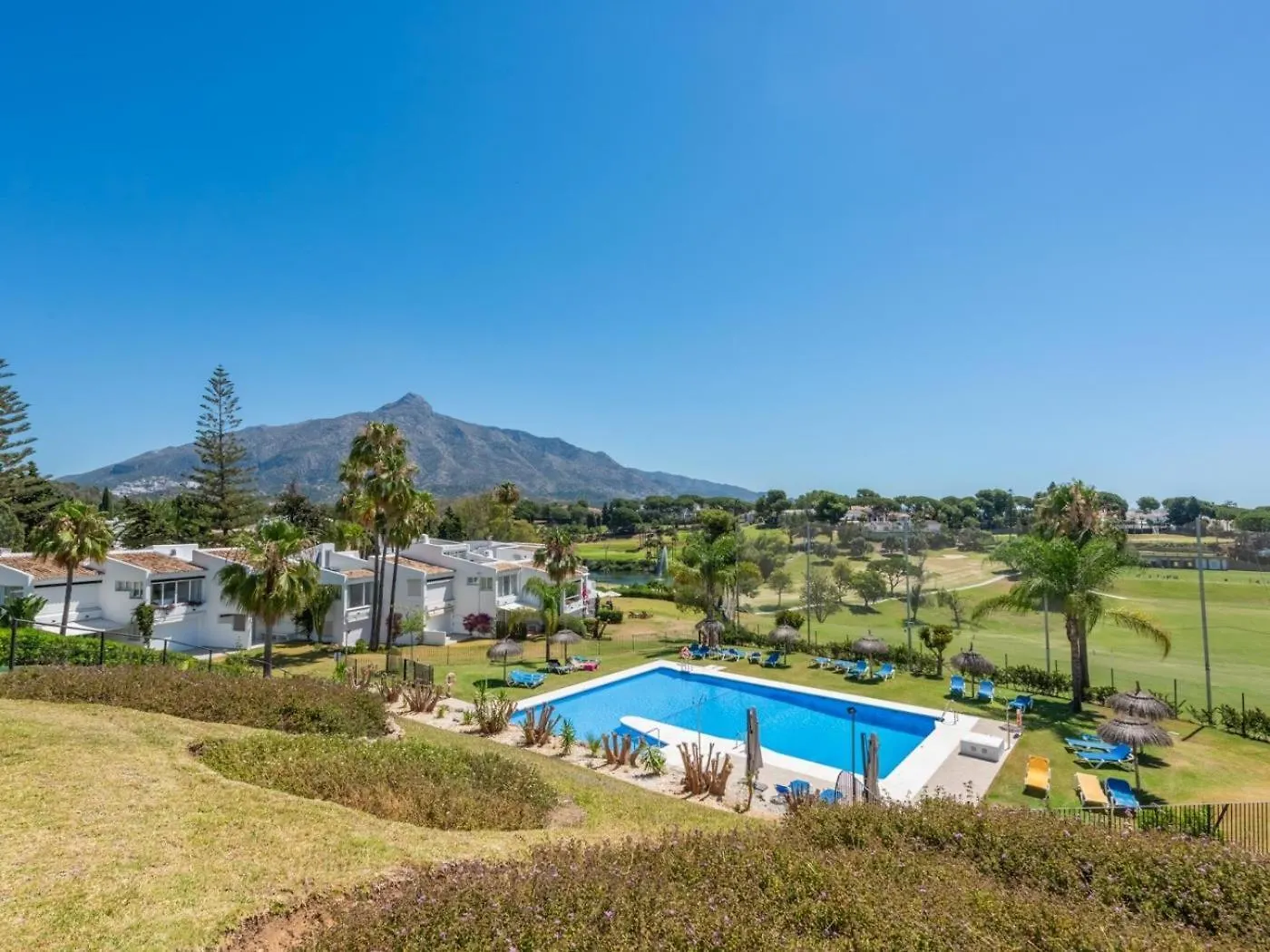 Azahara1, Panoramic Views And Frontline Golf Apartment Marbella