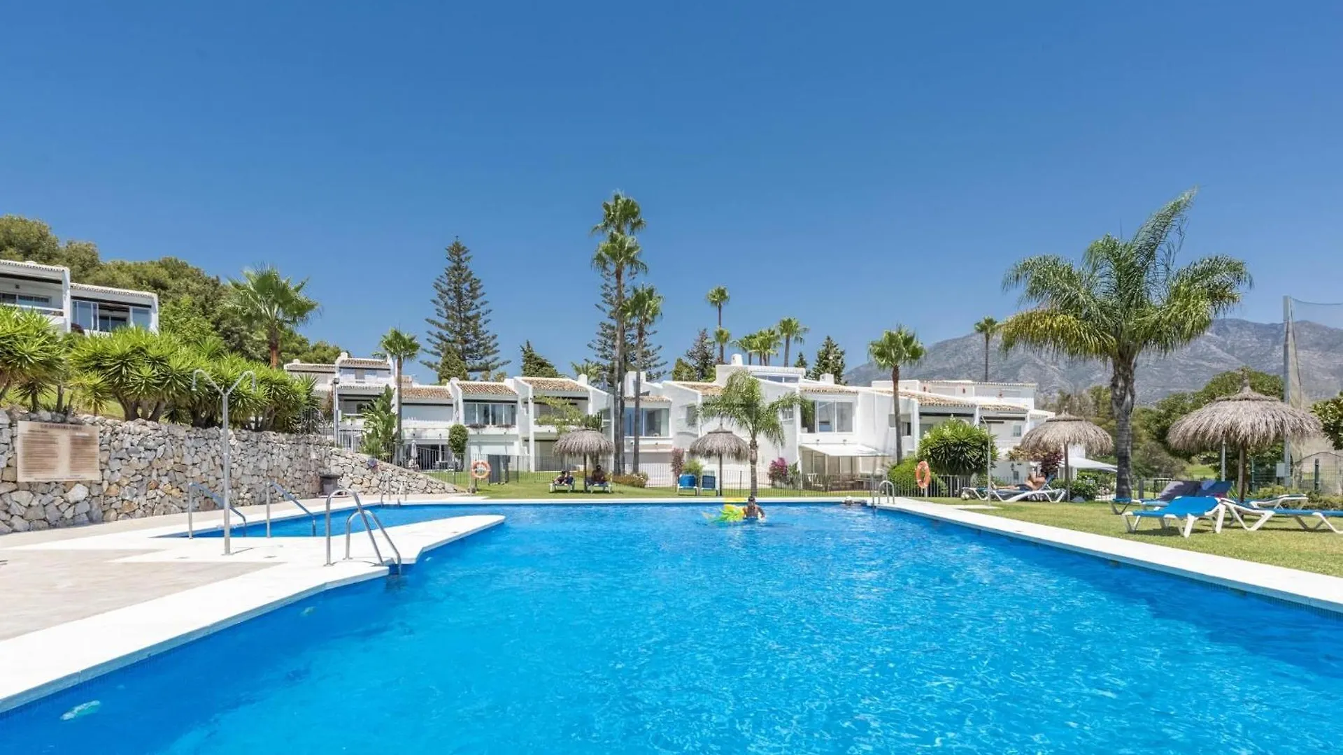 Azahara1, Panoramic Views And Frontline Golf Apartment Marbella